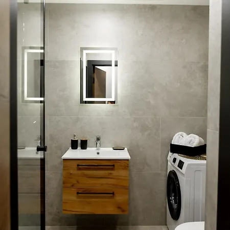 Cozy Corner Apartment *